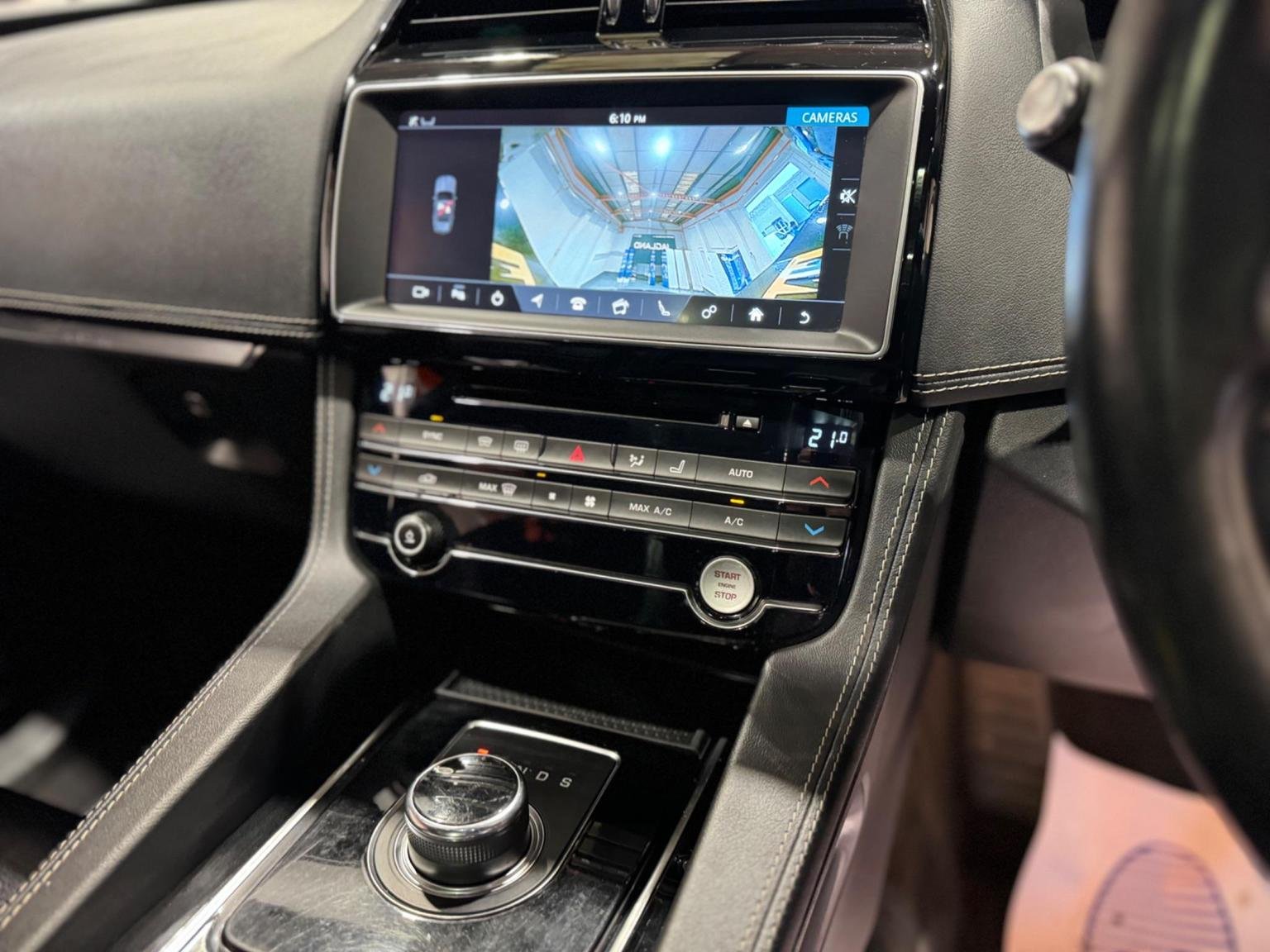Jaguar F Pace