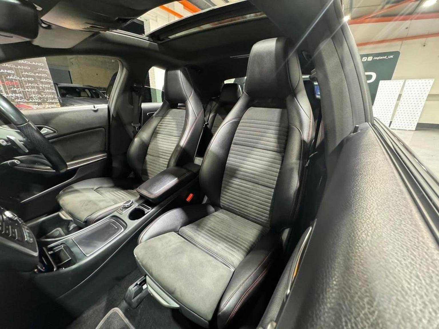 Mercedes Benz CLA