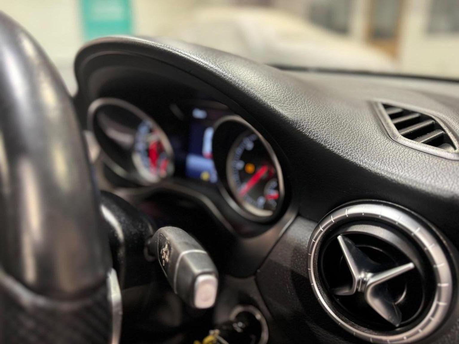 Mercedes Benz CLA
