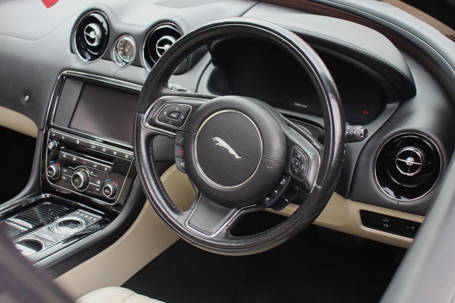 Jaguar XJ