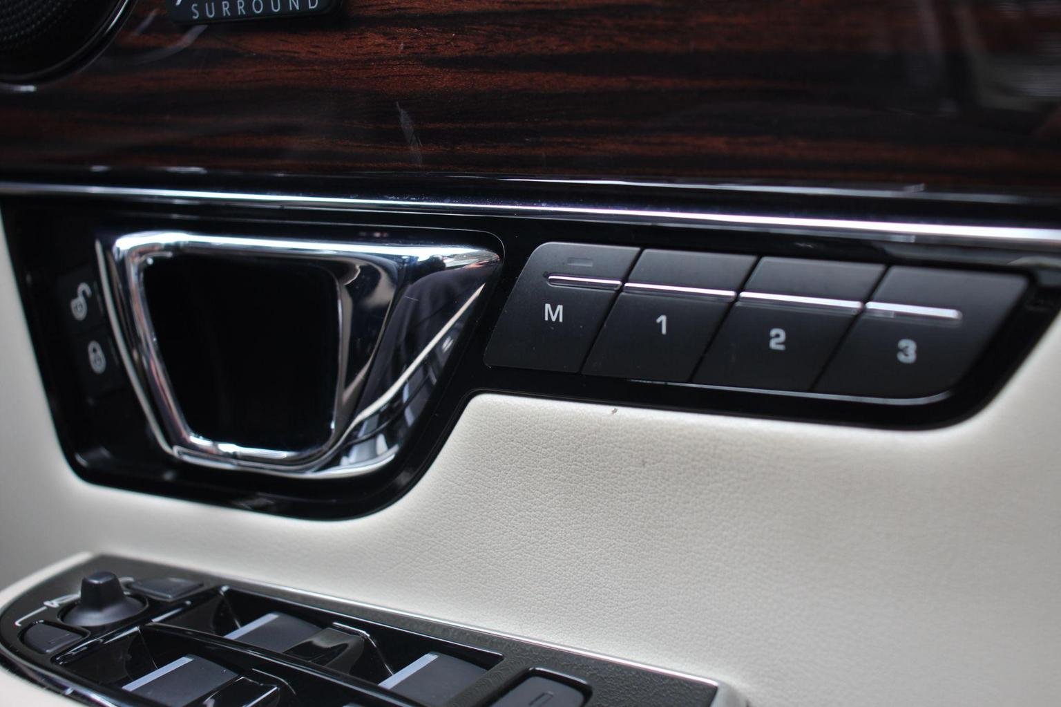 Jaguar XJ