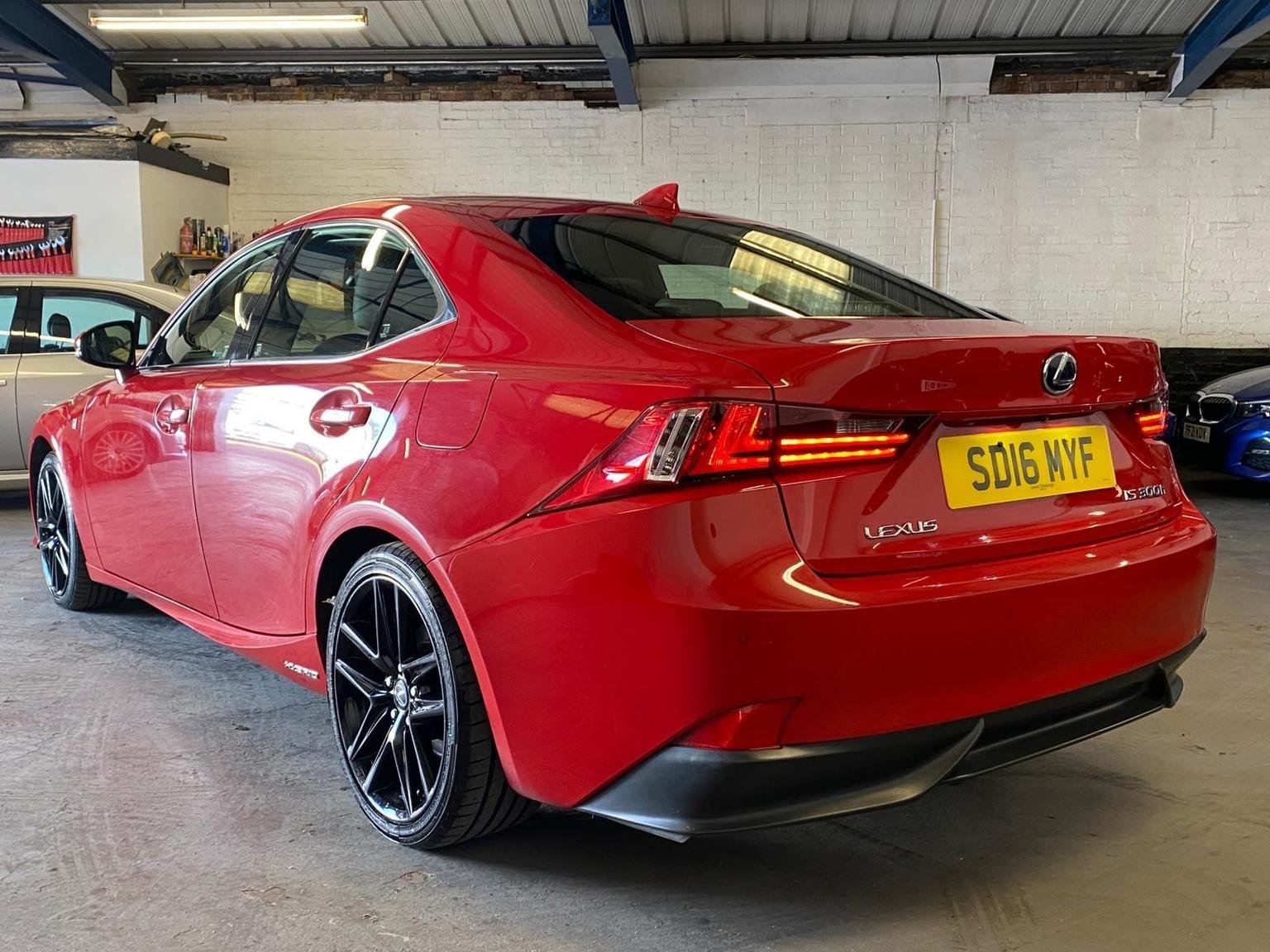 Lexus IS
