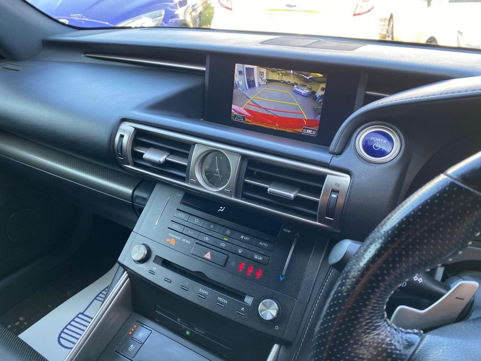 Lexus IS