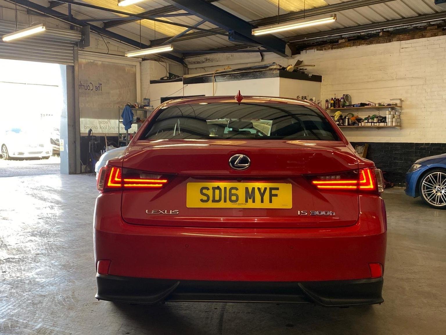 Lexus IS