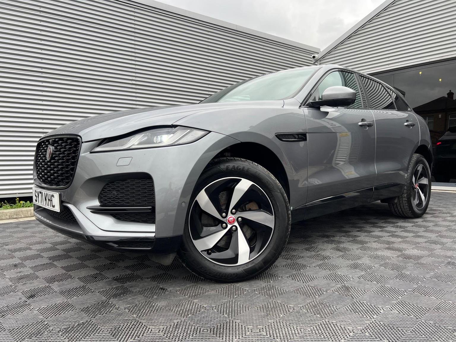 Jaguar F Pace