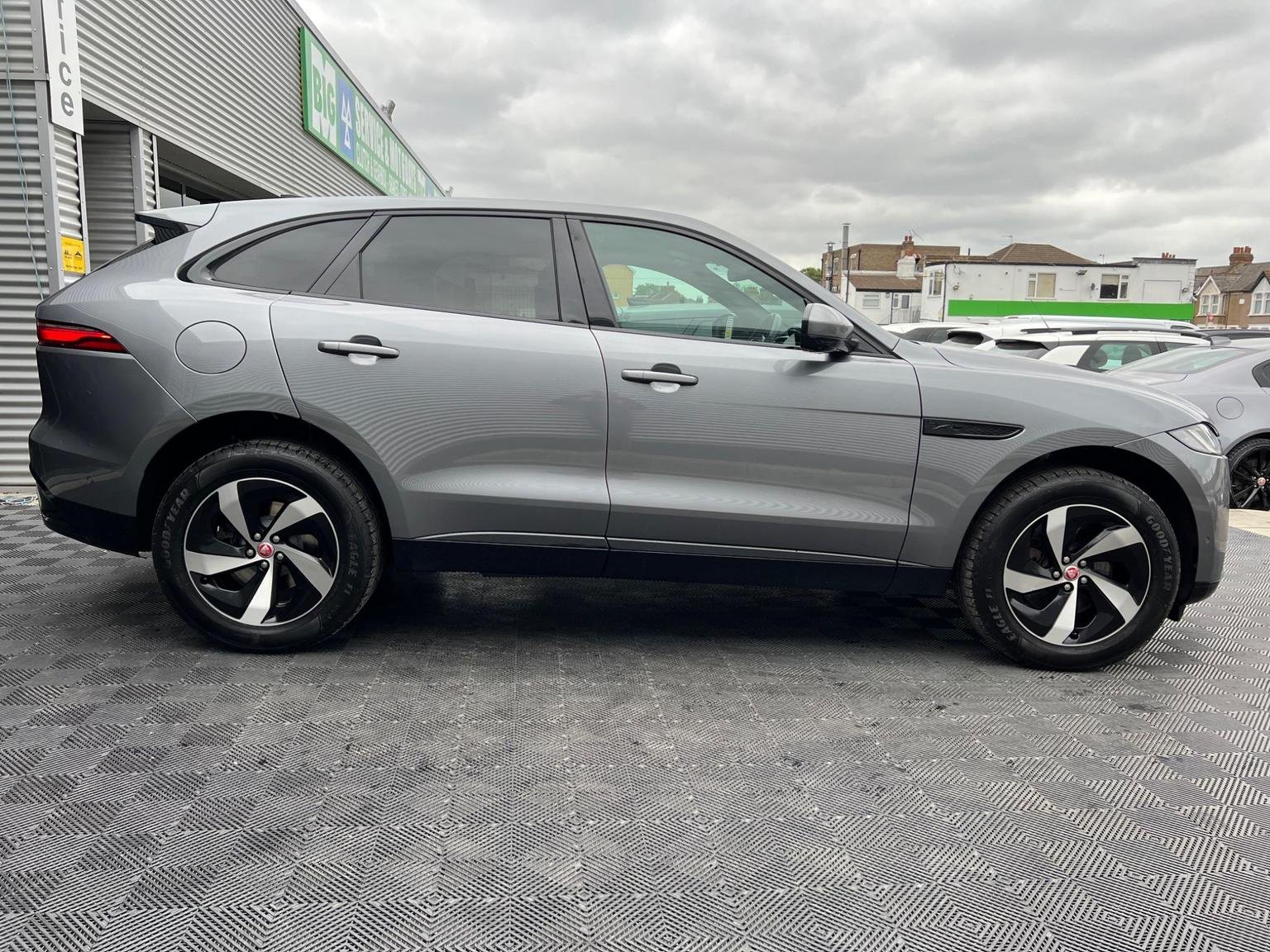 Jaguar F Pace