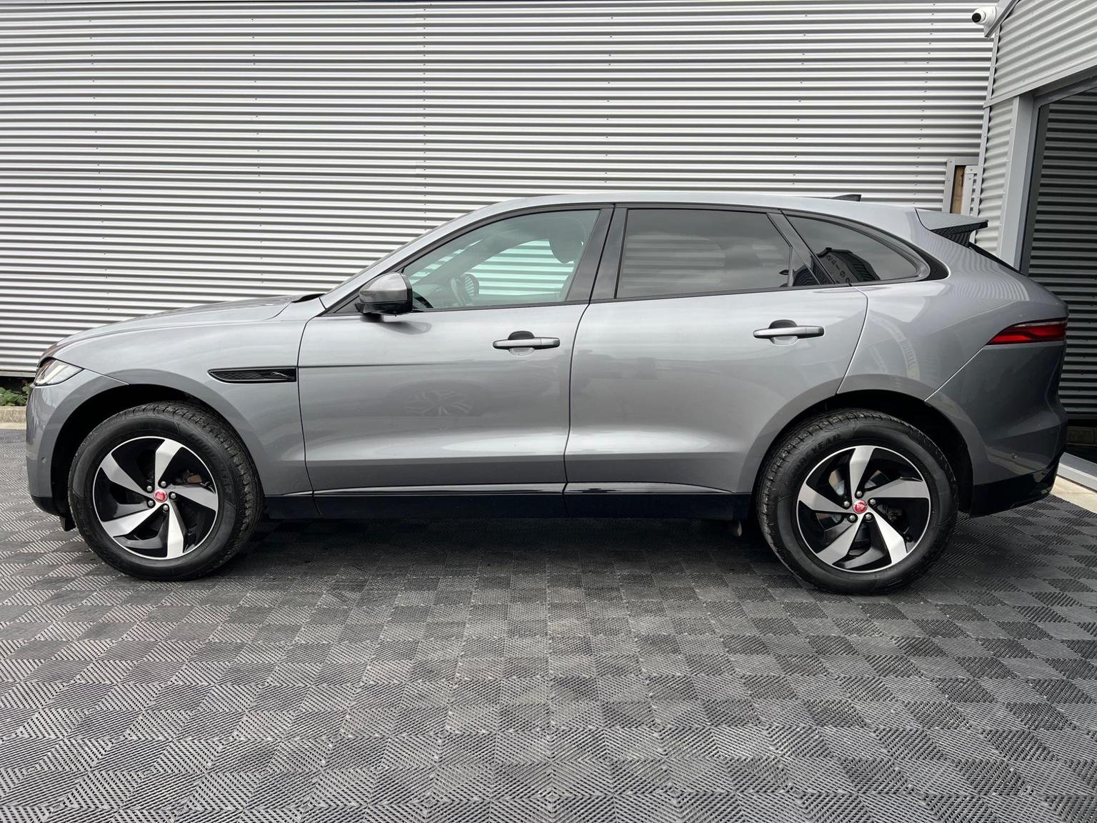 Jaguar F Pace
