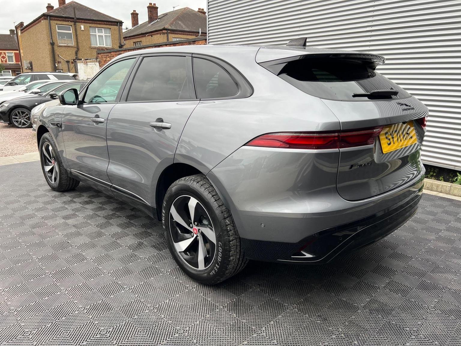 Jaguar F Pace