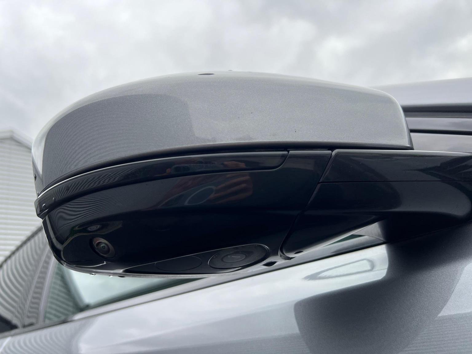 Jaguar F Pace