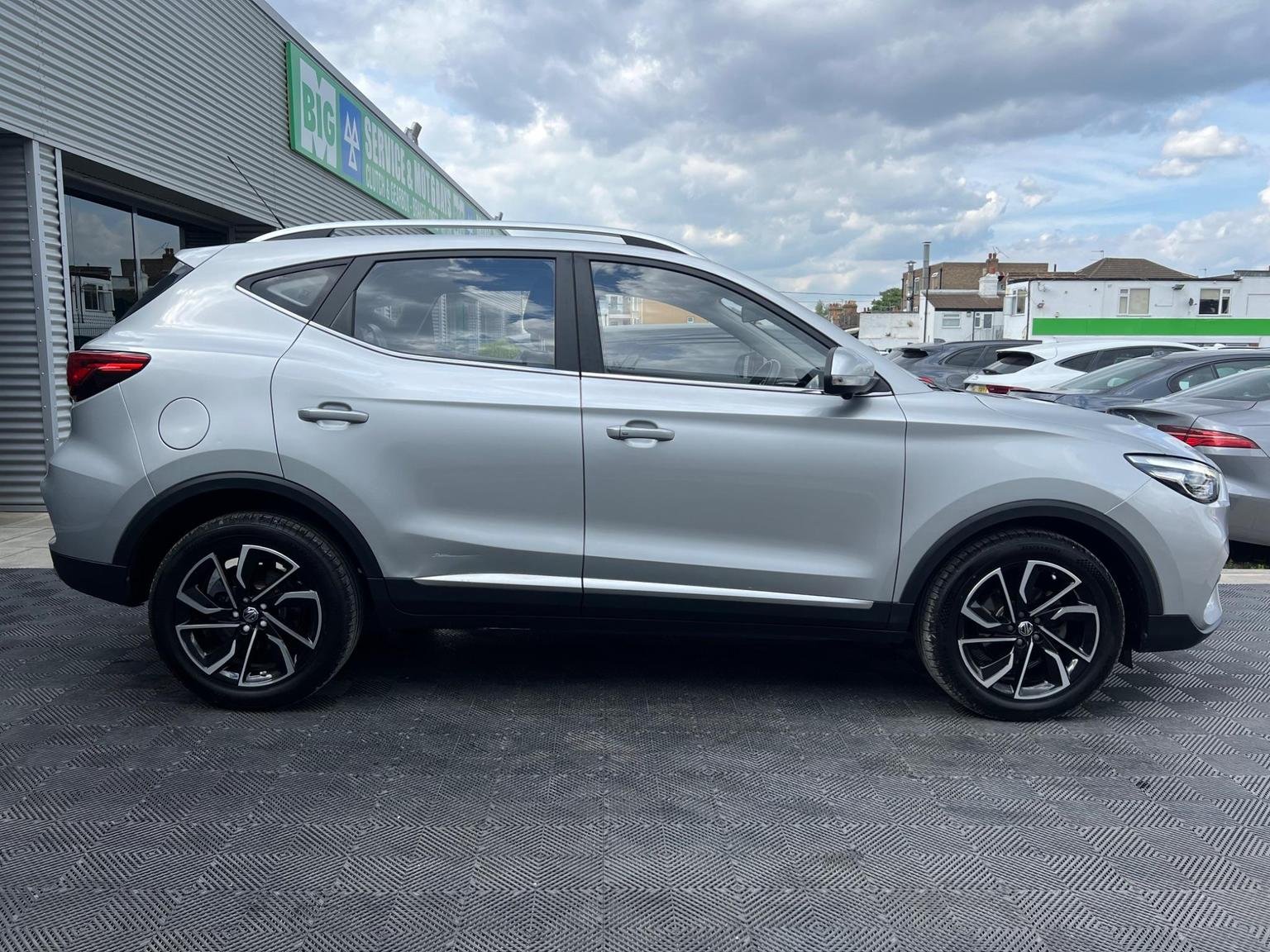 MG ZS