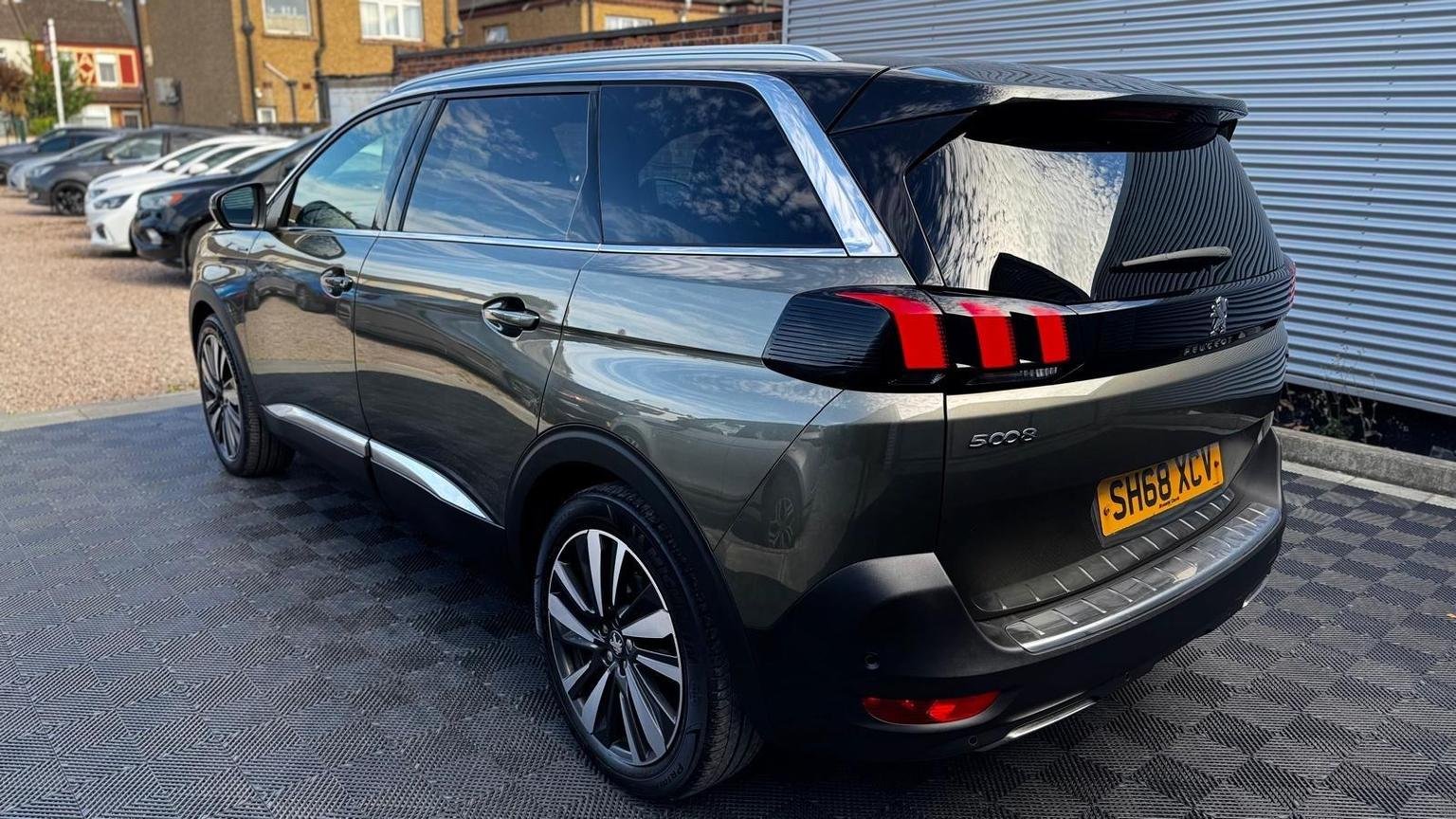 Peugeot 5008