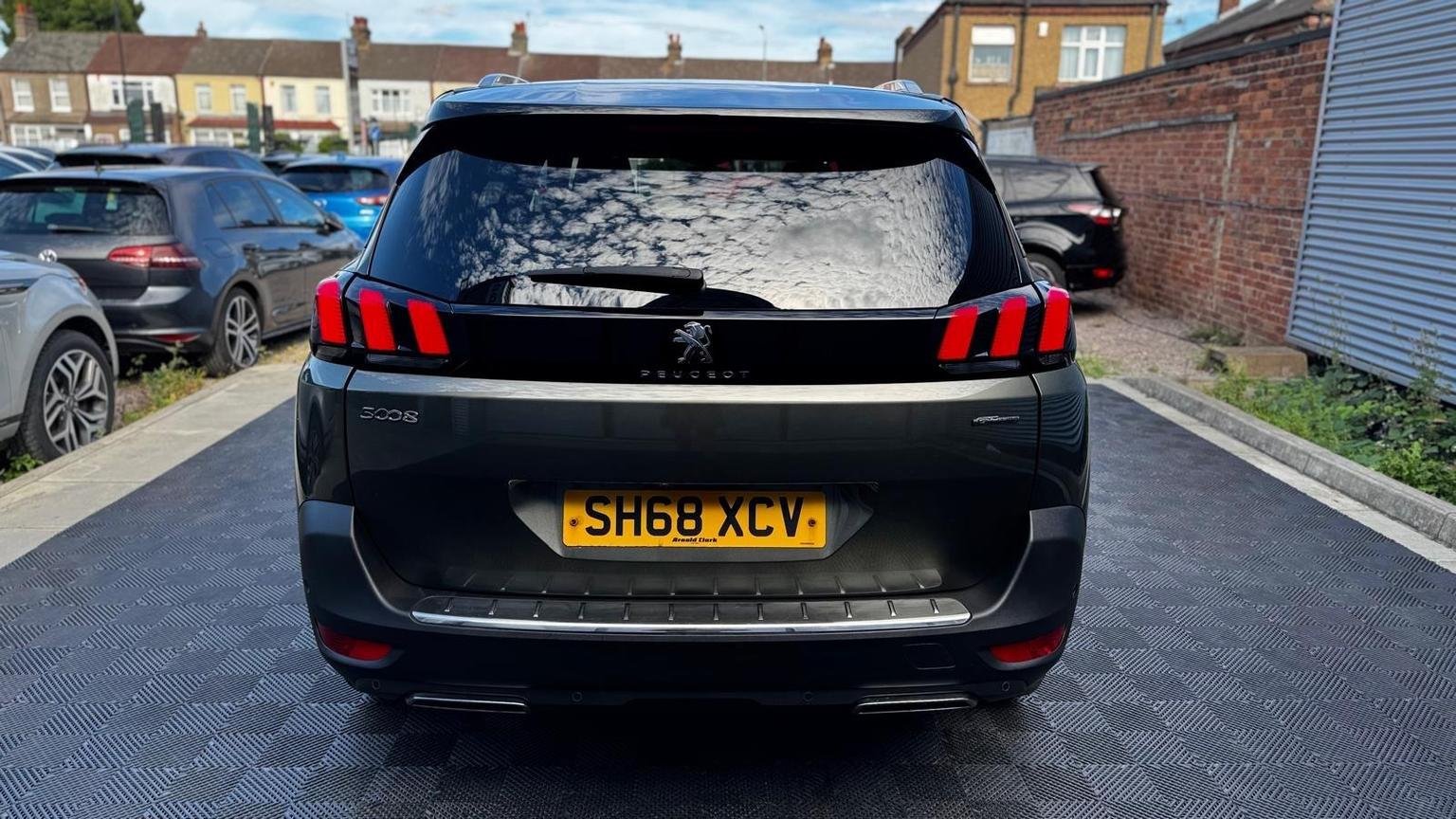 Peugeot 5008