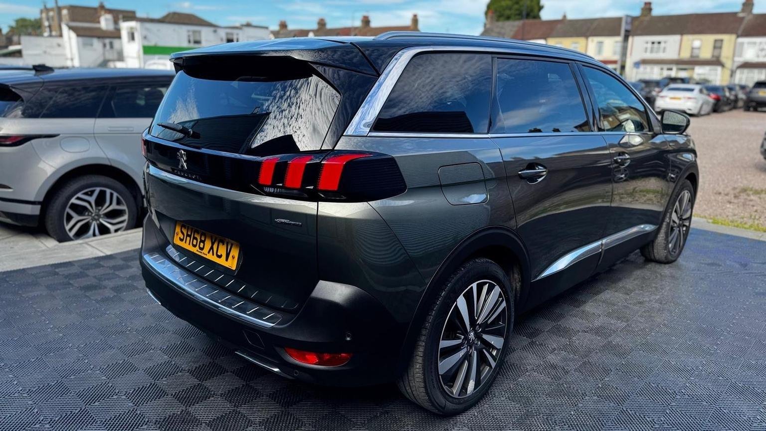 Peugeot 5008
