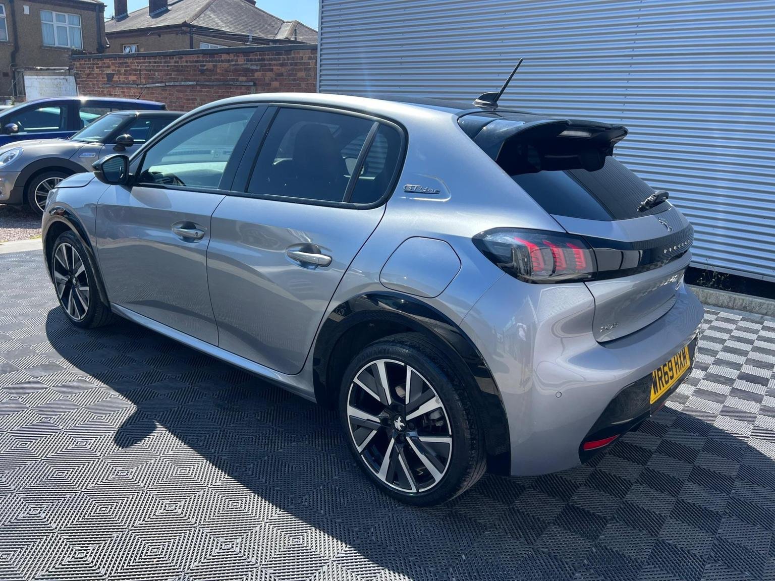 Peugeot 208