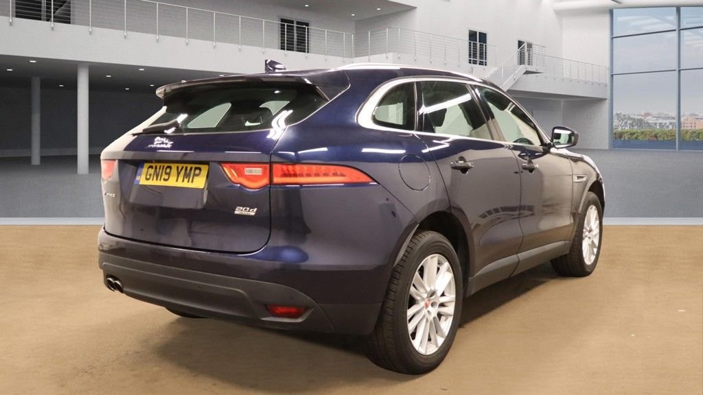 Jaguar F Pace