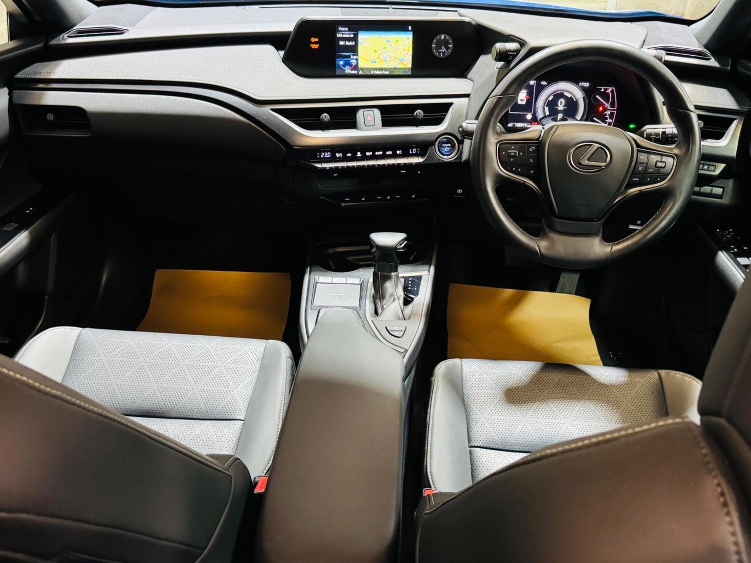Lexus UX