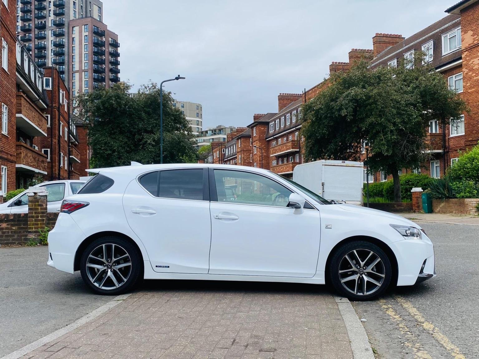 Lexus CT 200h