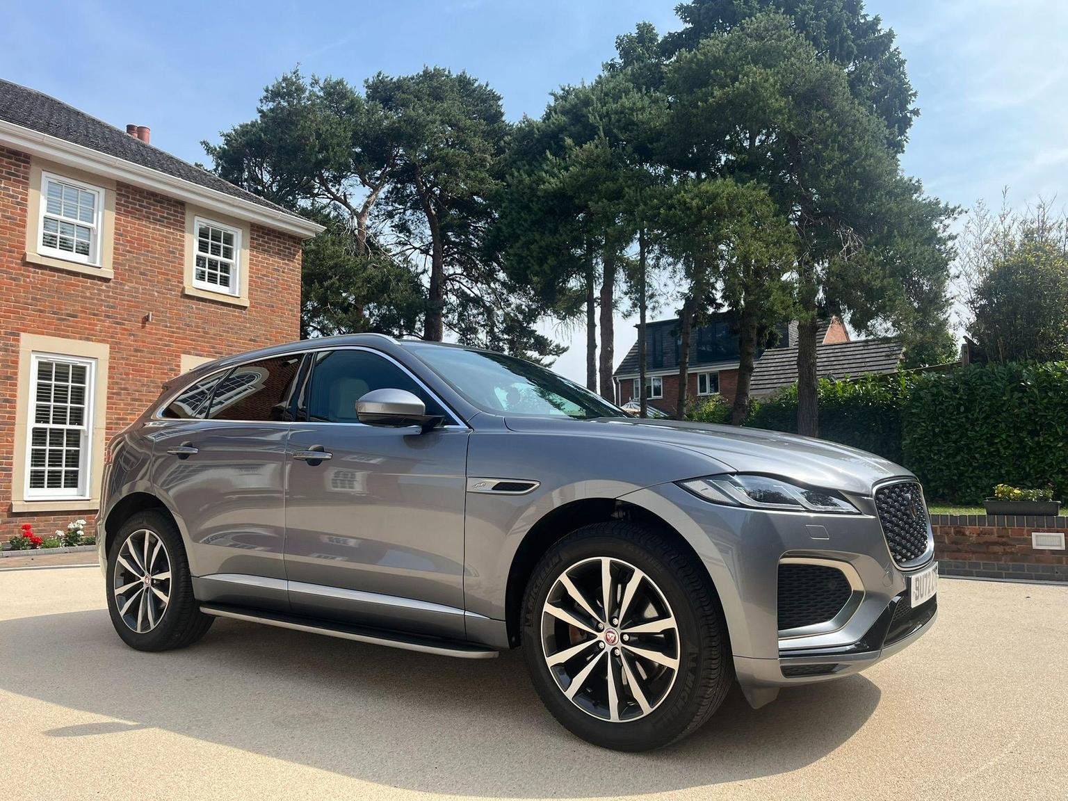 Jaguar F Pace