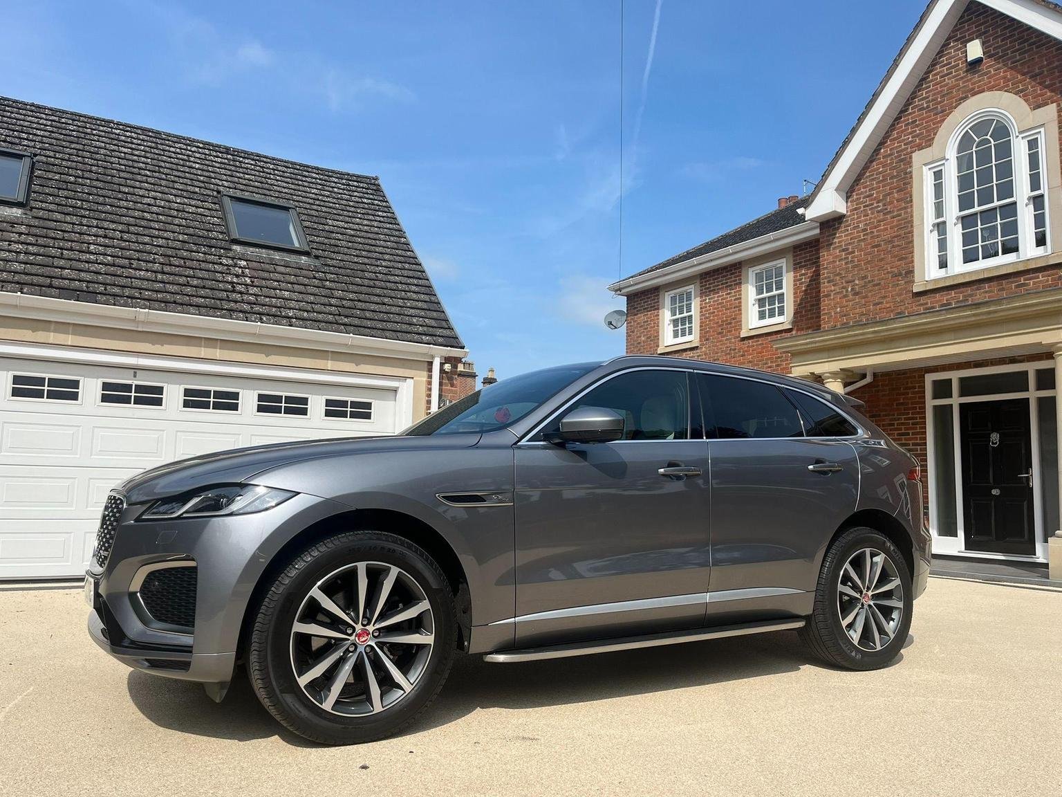 Jaguar F Pace