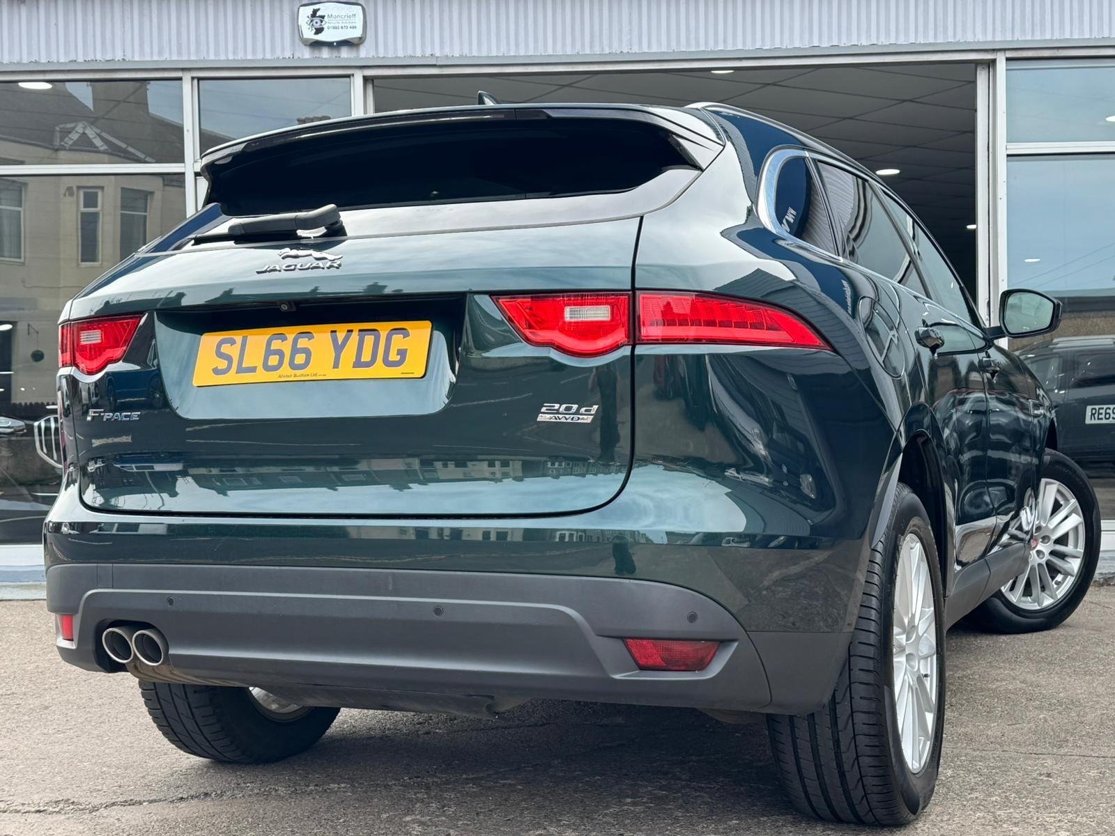 Jaguar F Pace