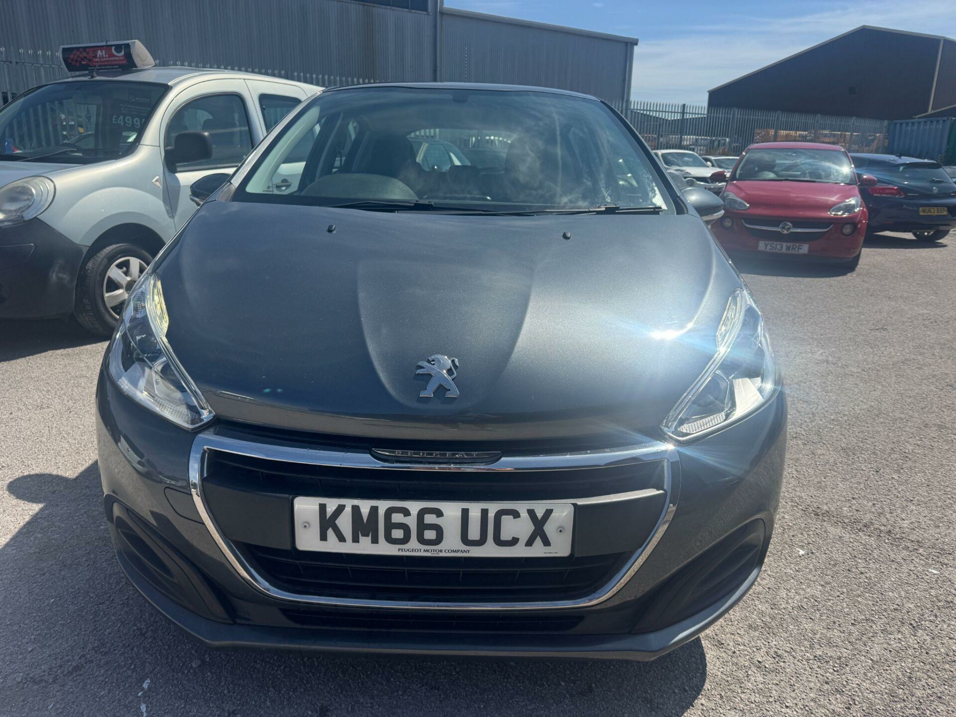 Peugeot 208