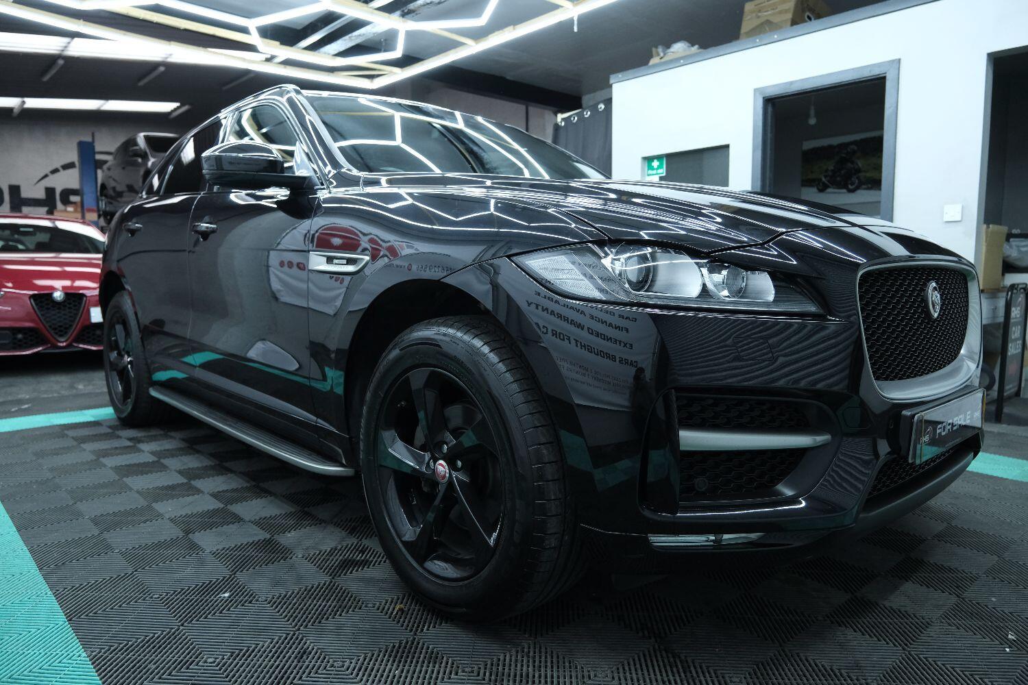 Jaguar F Pace