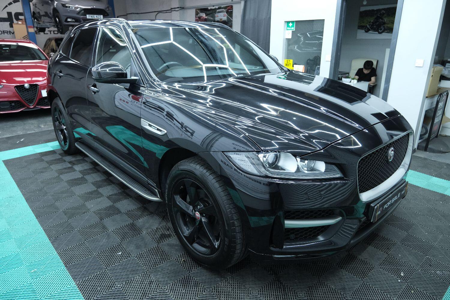 Jaguar F Pace