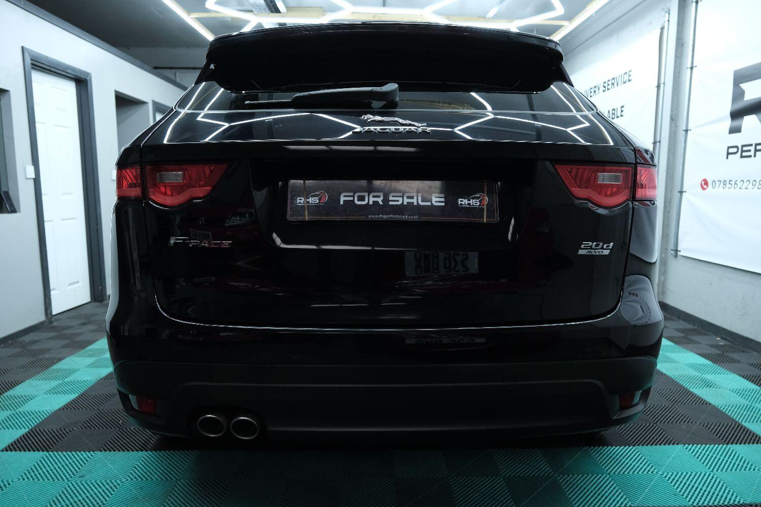 Jaguar F Pace