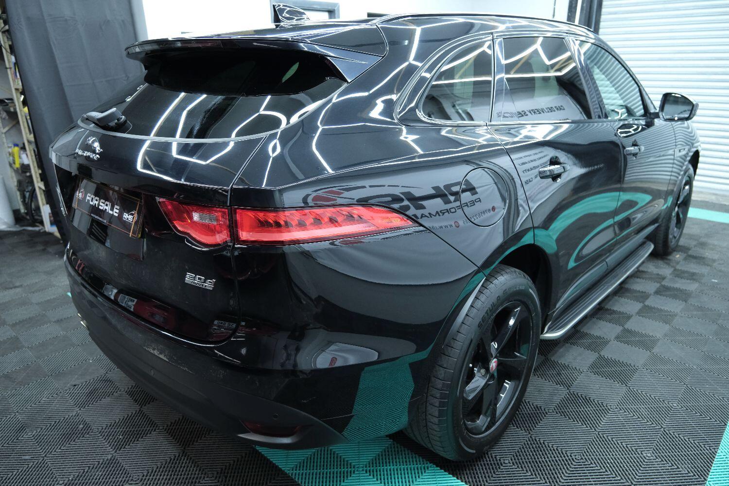 Jaguar F Pace