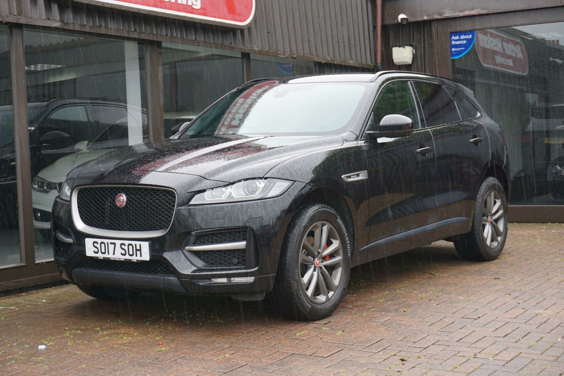 Jaguar F Pace