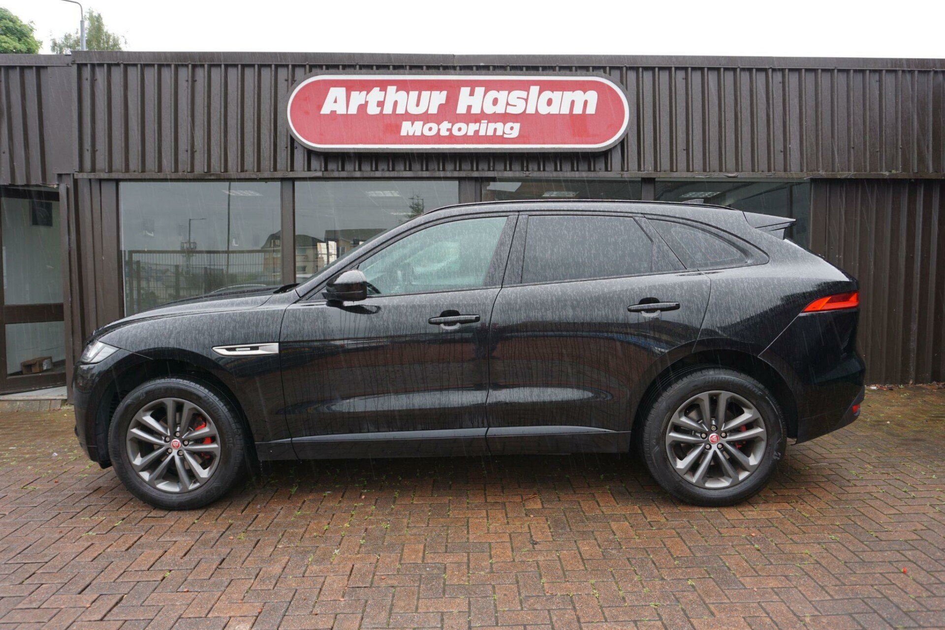 Jaguar F Pace