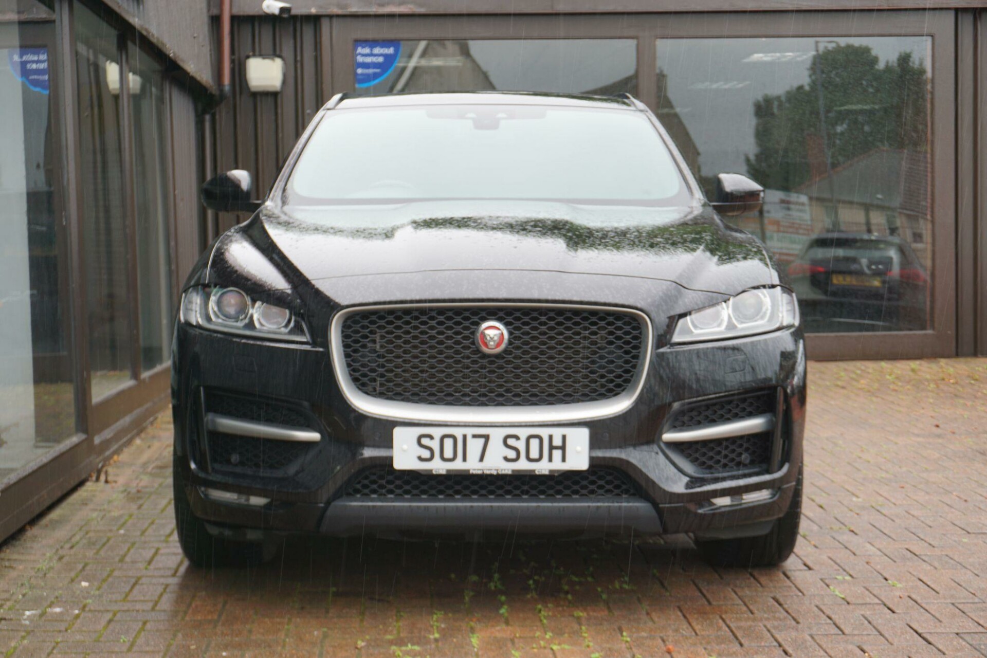 Jaguar F Pace
