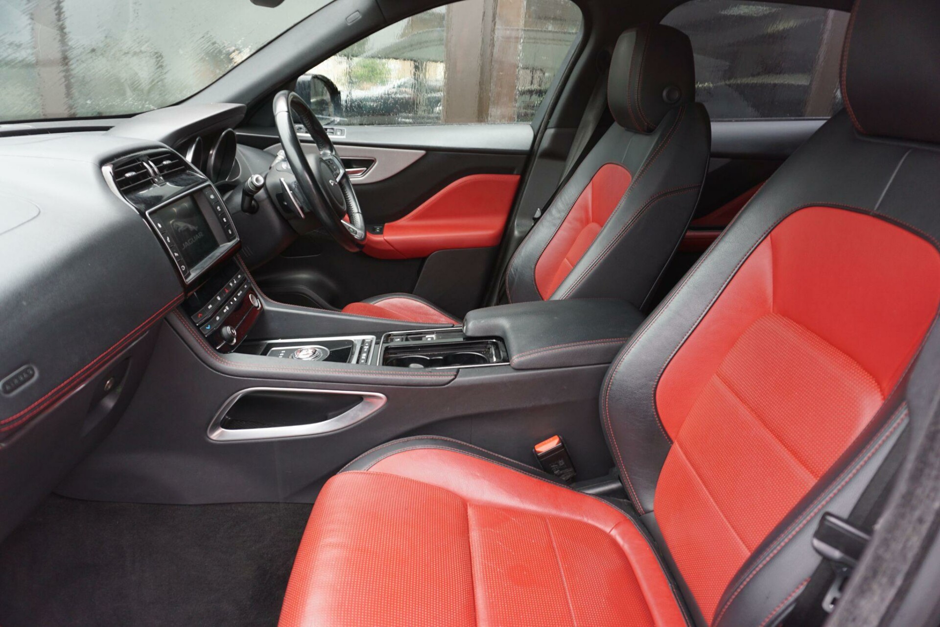 Jaguar F Pace