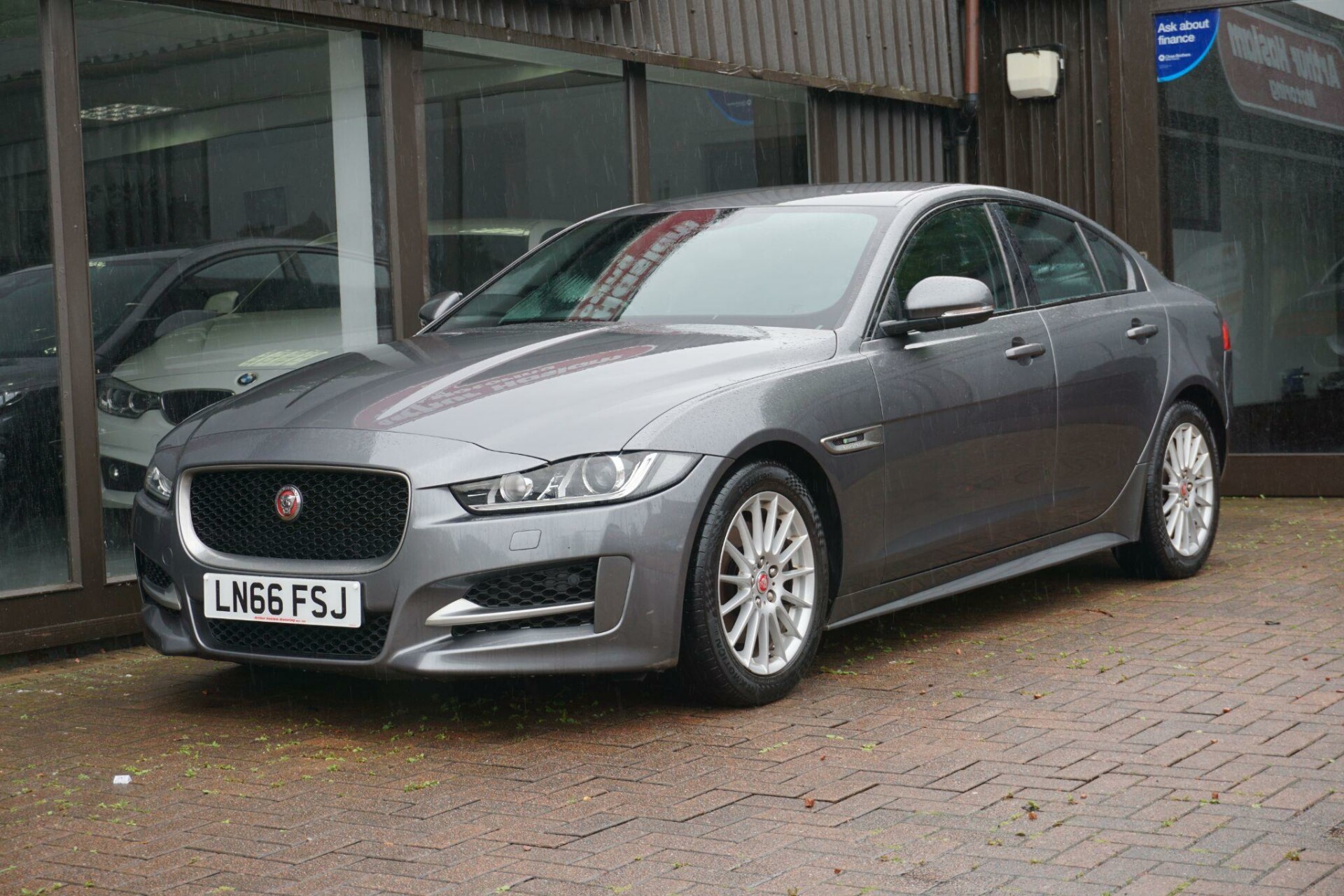 Jaguar XE