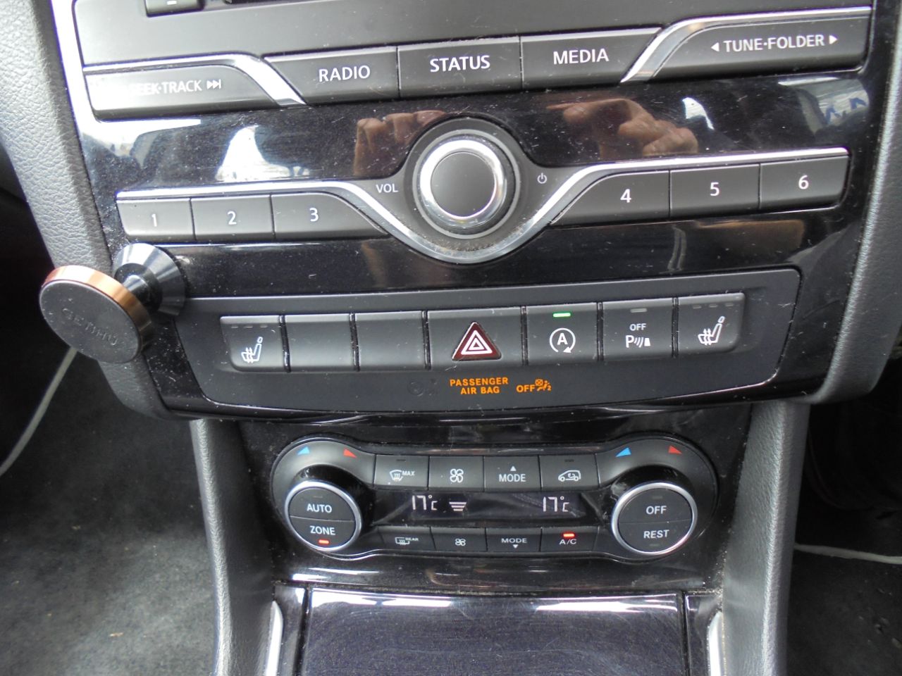 Infiniti Q30