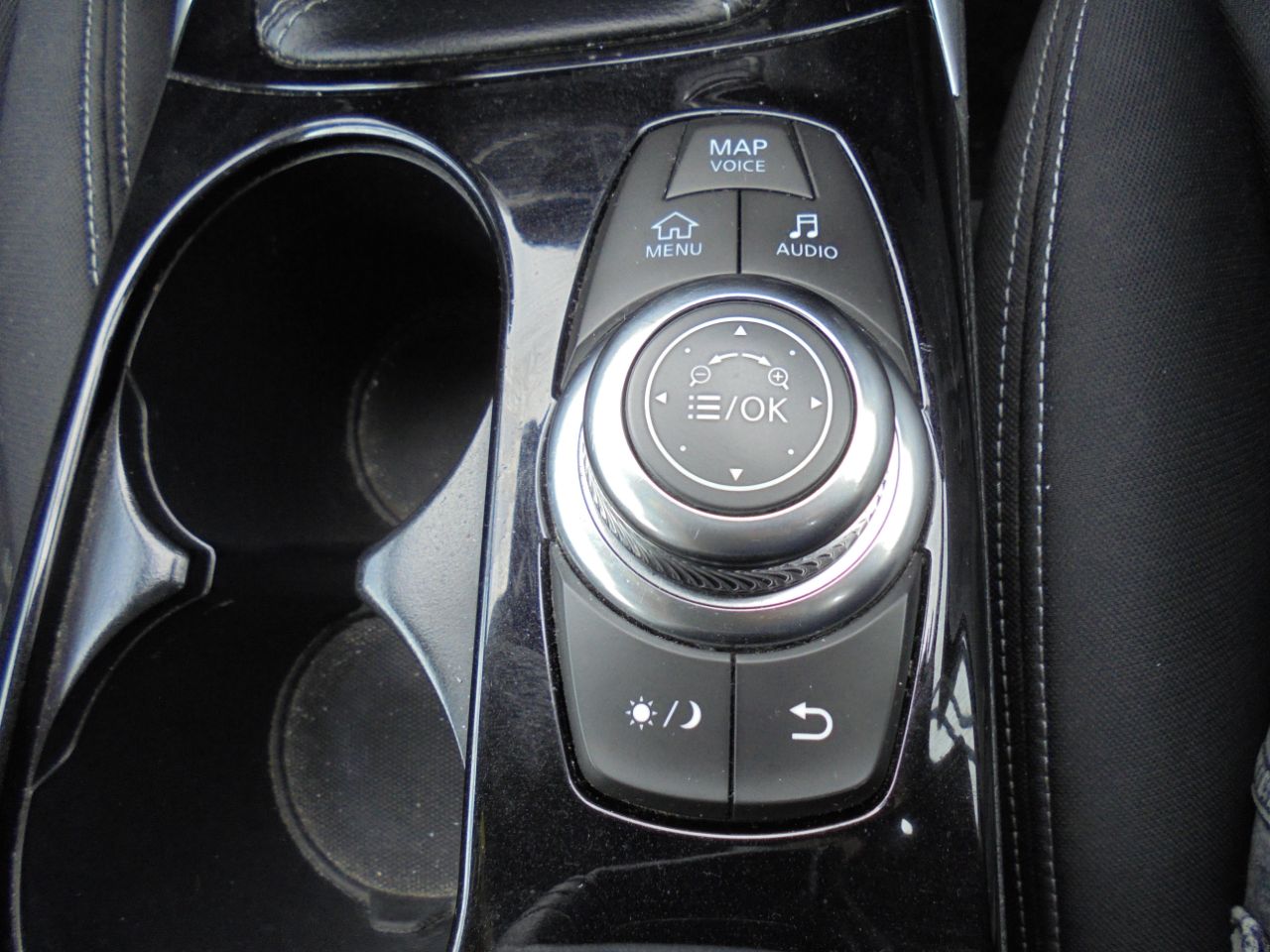 Infiniti Q30
