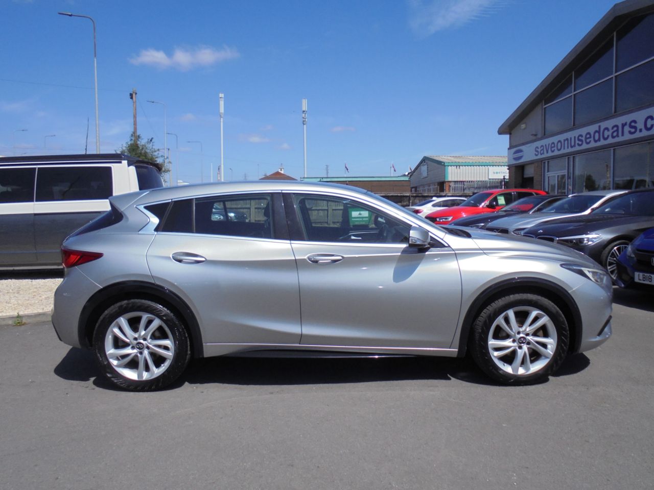 Infiniti Q30