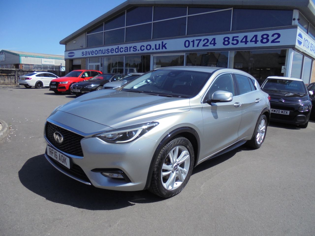 Infiniti Q30