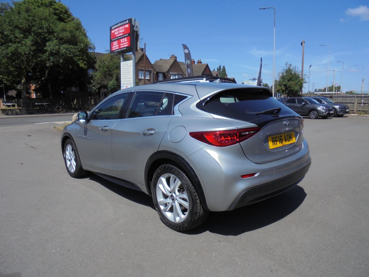Infiniti Q30