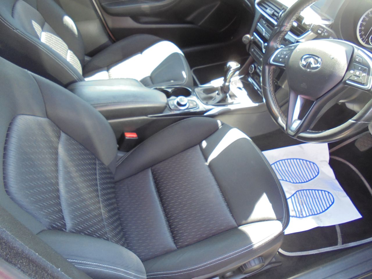 Infiniti Q30