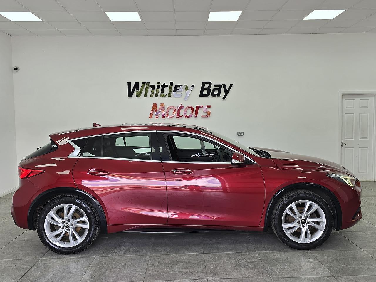 Infiniti Q30