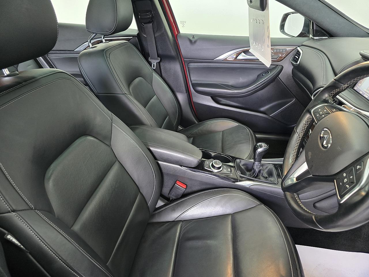 Infiniti Q30