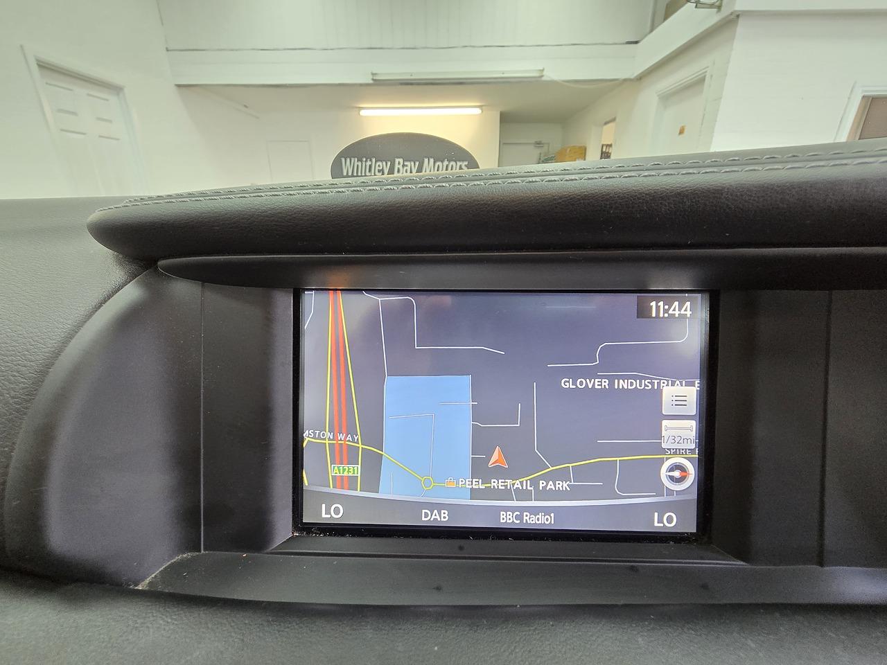 Infiniti Q30