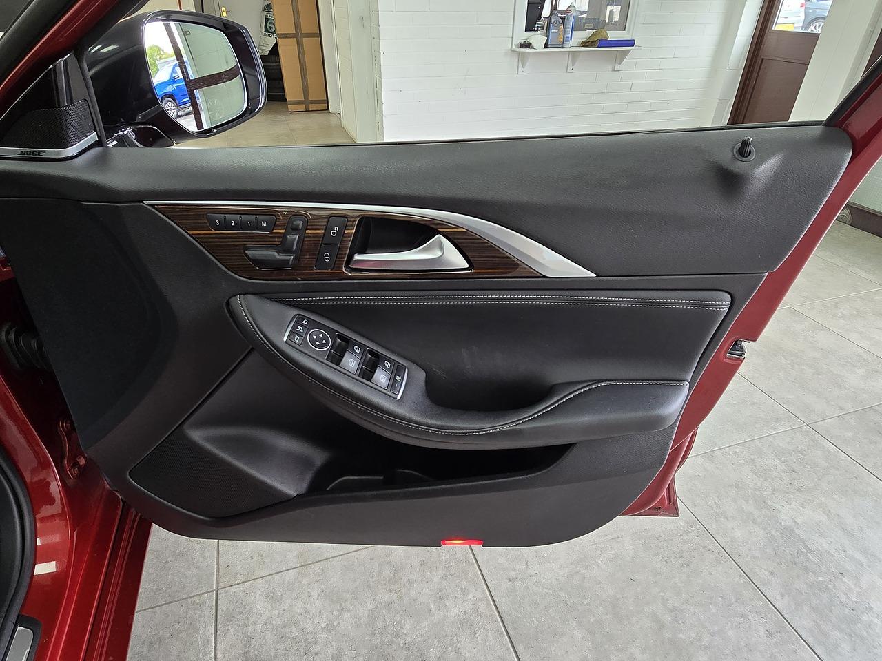 Infiniti Q30