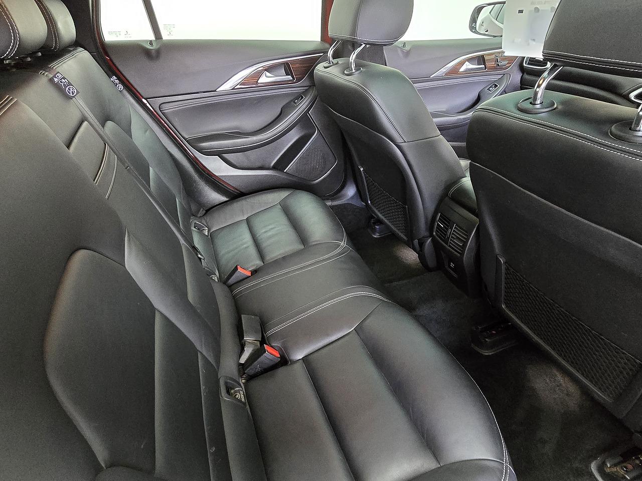 Infiniti Q30