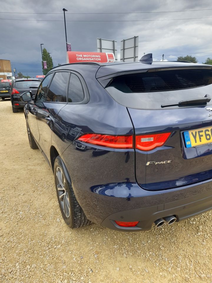 Jaguar F Pace