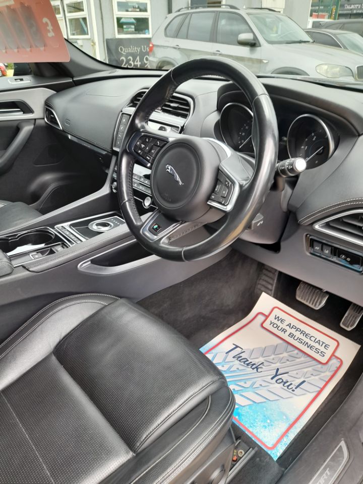 Jaguar F Pace