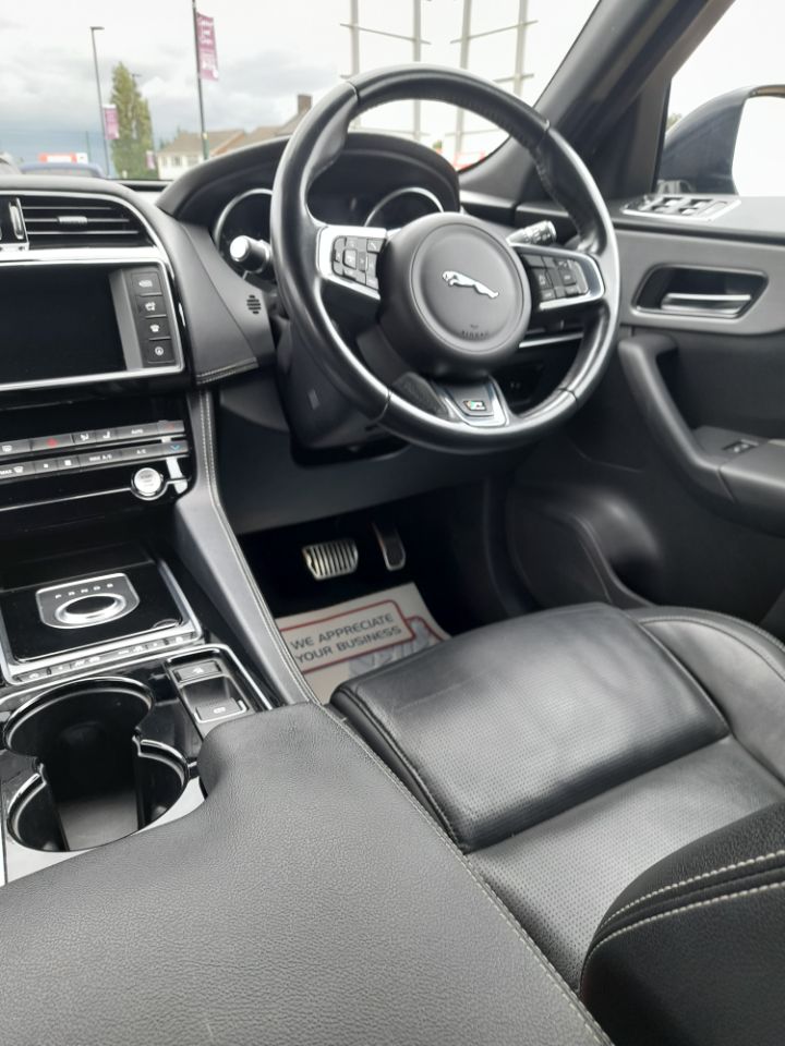 Jaguar F Pace