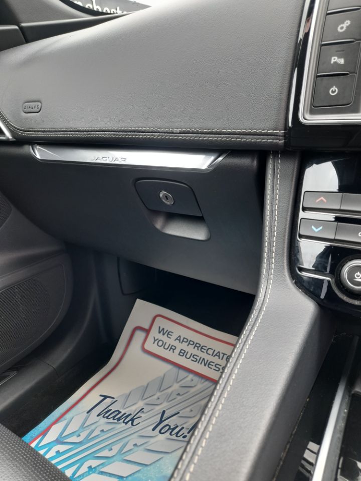 Jaguar F Pace