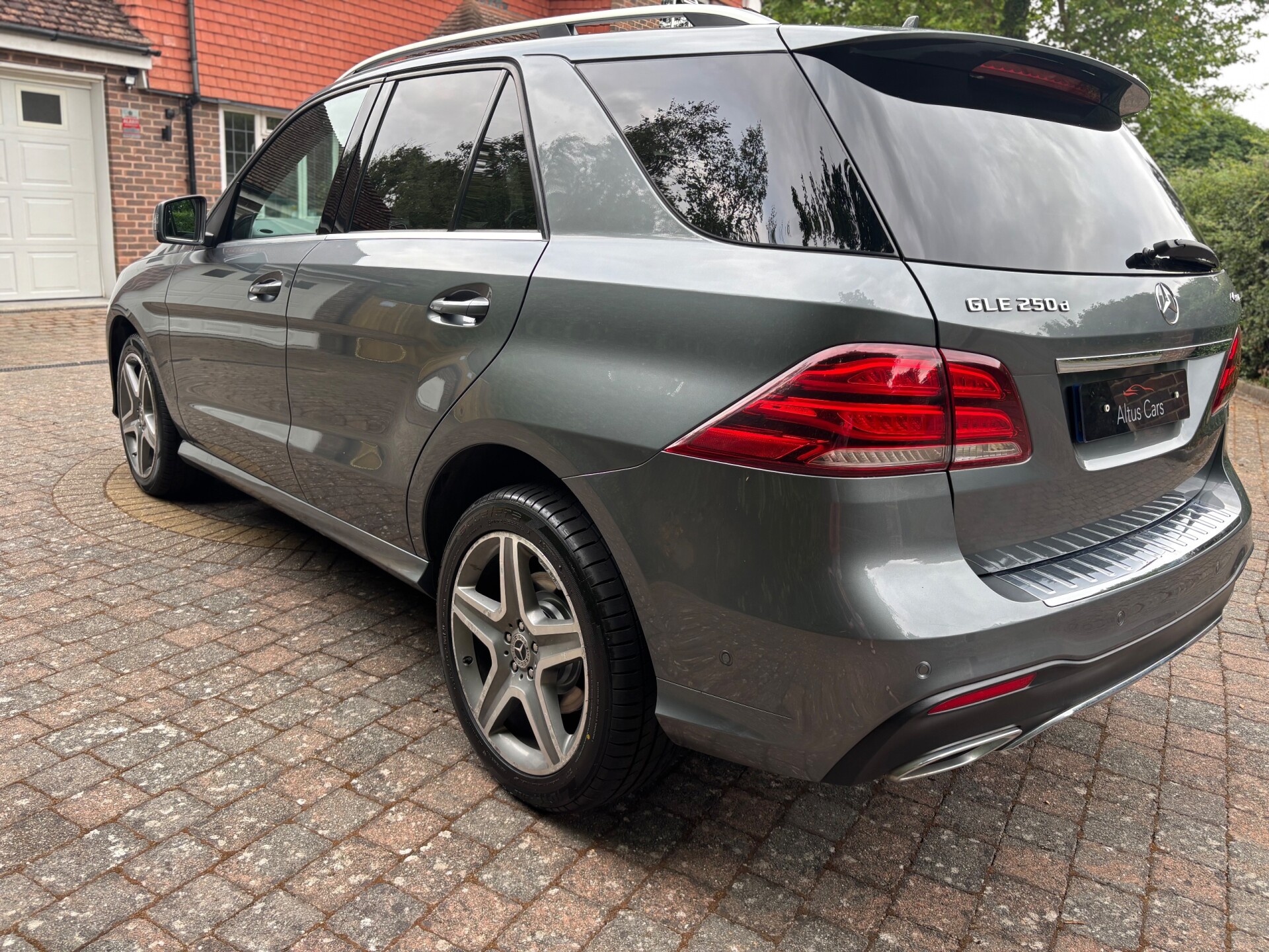 Mercedes Benz GLE-CLASS